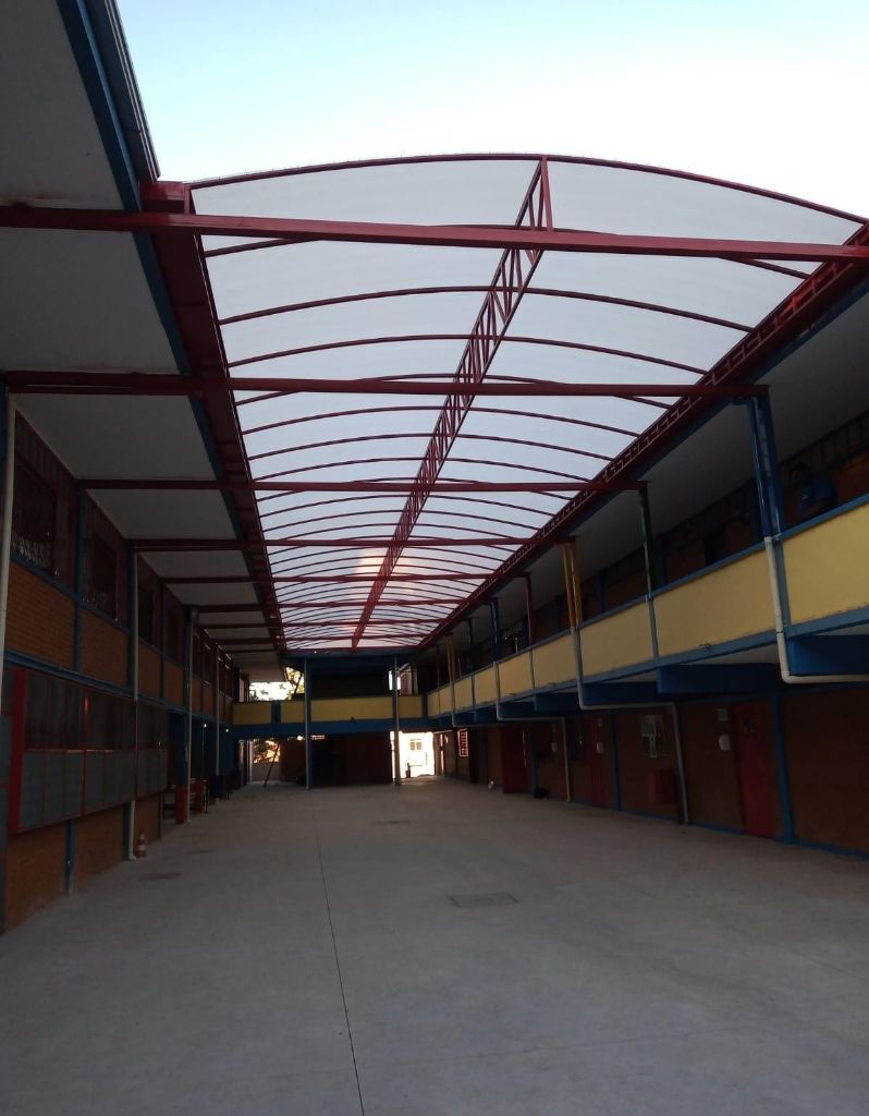 Policarbonato alveolar corredor abobadado Santa Luzia