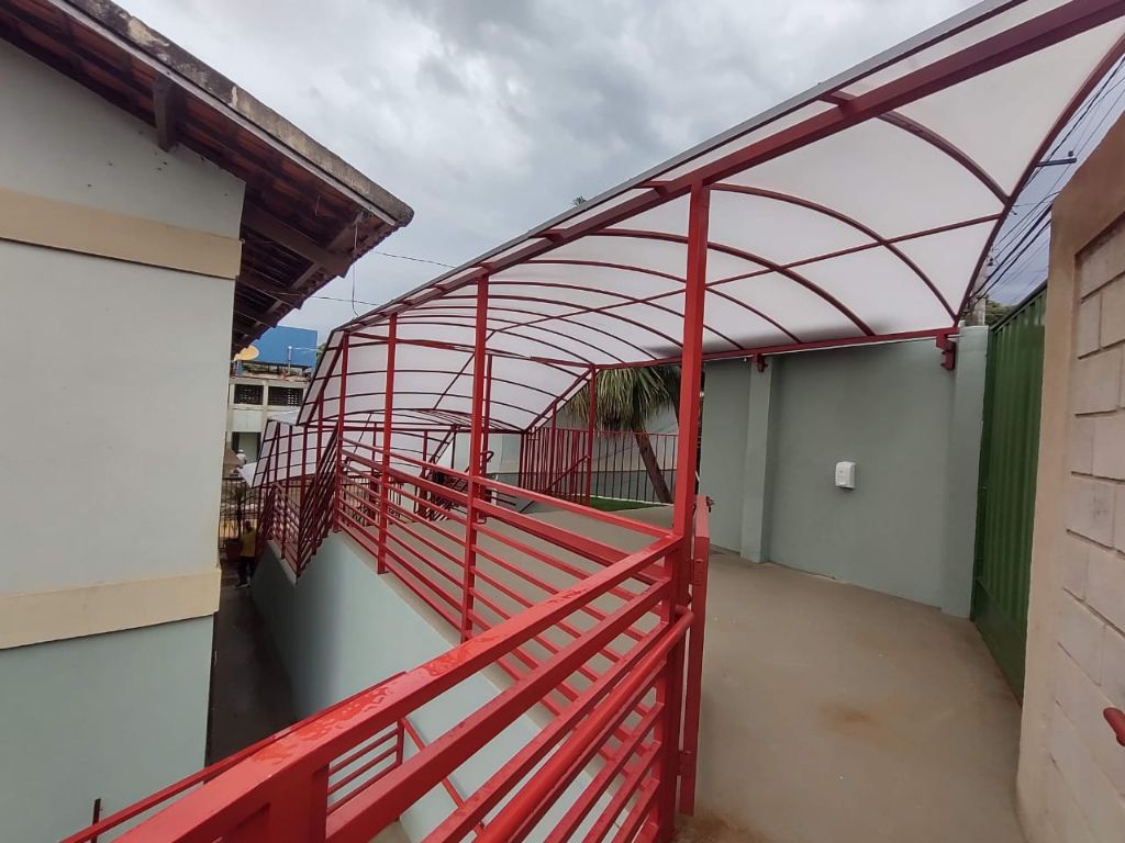 Policarbonato alveolar pátio Esmeraldas MG
